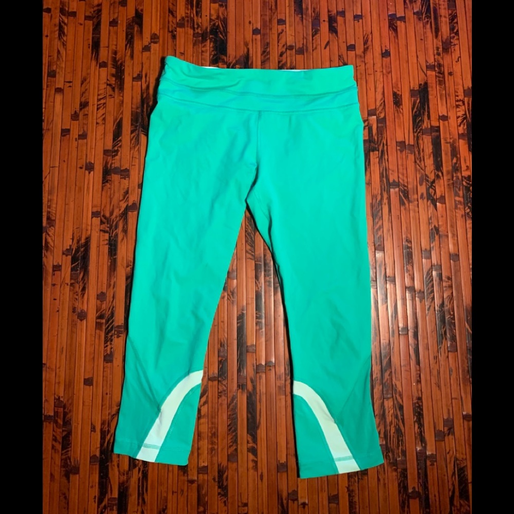 Lululemon crop leggings size 8